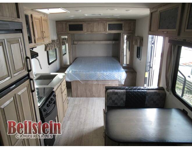 2019 Palomino SolAire Ultra Lite 211BH Travel Trailer at Beilstein Camper Sales STOCK# 051059 Photo 13