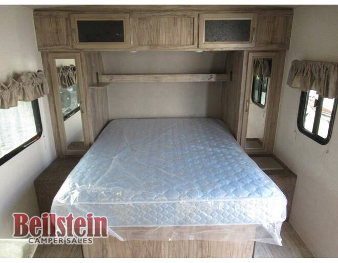 2019 Palomino SolAire Ultra Lite 211BH Travel Trailer at Beilstein Camper Sales STOCK# 051059 Photo 14